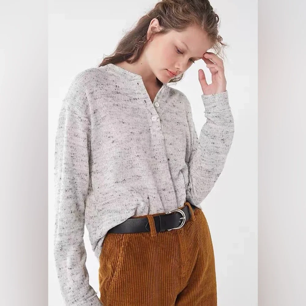 🍁FREE w/any order‼️URBAN OUTFITTERS UO dark gray long sleeve tee carter Henley - Picture 4 of 6